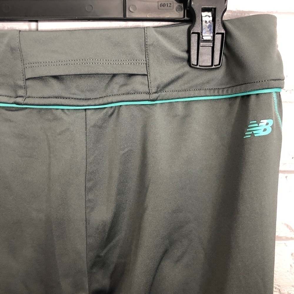New Balance Women’s Gray‎ and Aqua Capri Pants - Picture 6 of 8